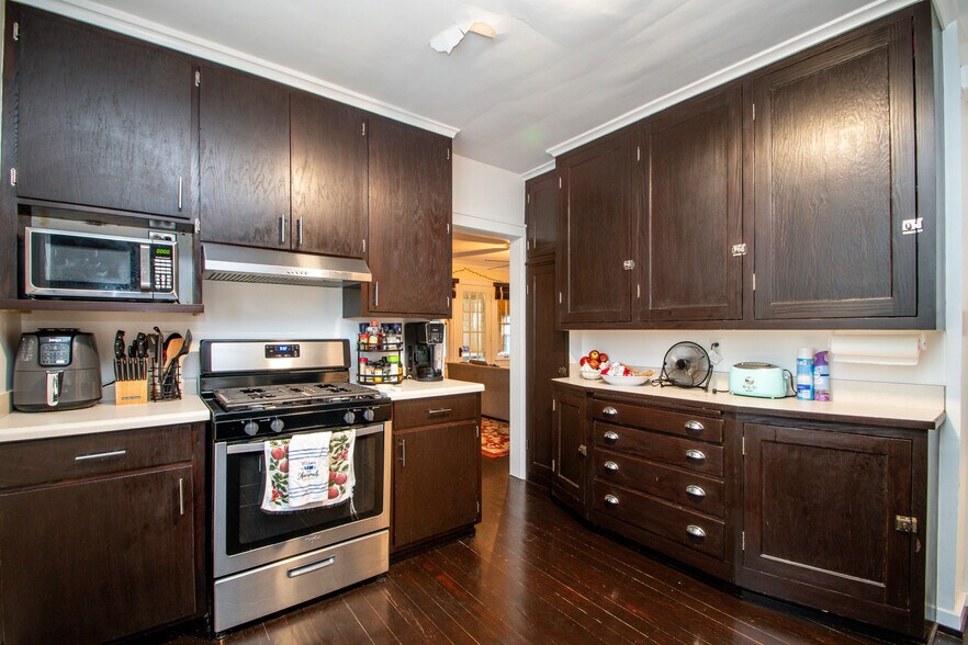 Building Photo - 1411 W Barker Ave