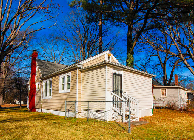 Building Photo - 2418 Lamberts Ave