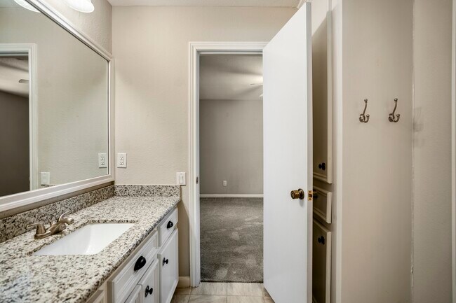 Building Photo - 3219 Fitzgerald Dr