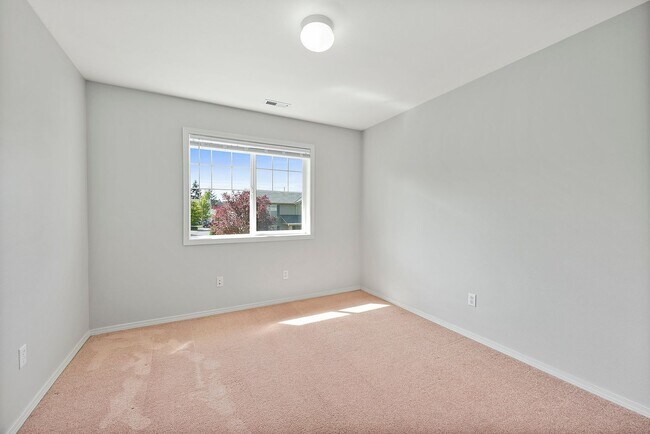 Building Photo - Charming 3-Bed Craftsman in DuPont | Trail...