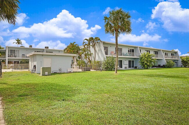 Building Photo - 725 Hummingbird Way