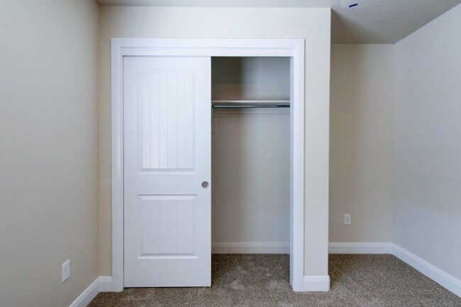 Building Photo - Shadow Cove Townhouse