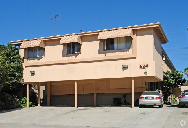 Building Photo - 624 N Hayworth Ave
