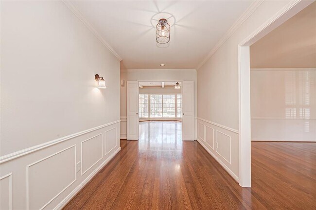 Building Photo - 12419 Huntingwick Dr