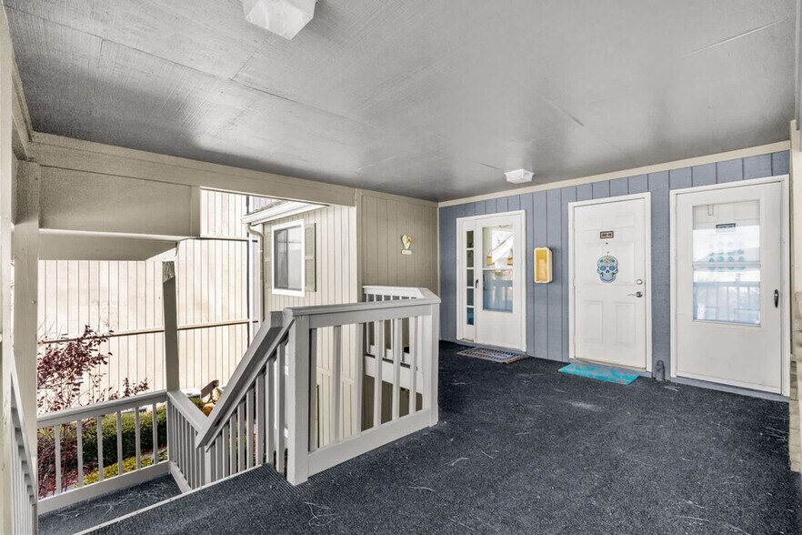 Building Photo - 1890E Auburn Ln