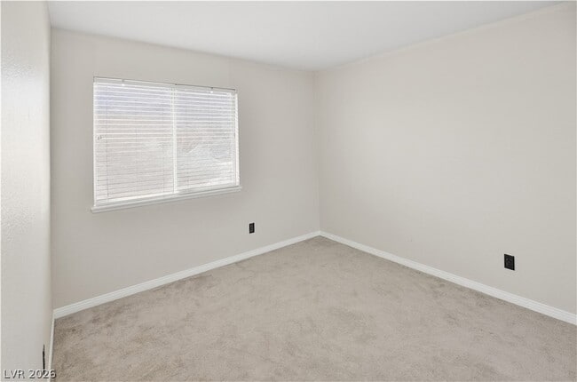 Building Photo - 747 Canyon Crest Dr