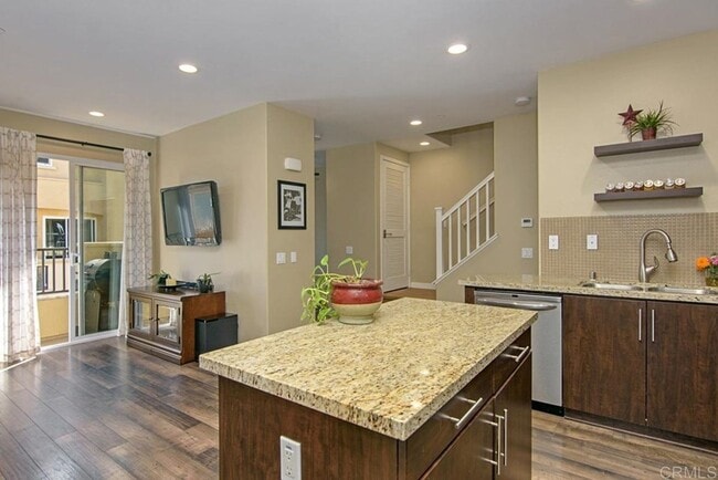 Building Photo - Spacious 2 Bedroom + Office/Den Townhome i...