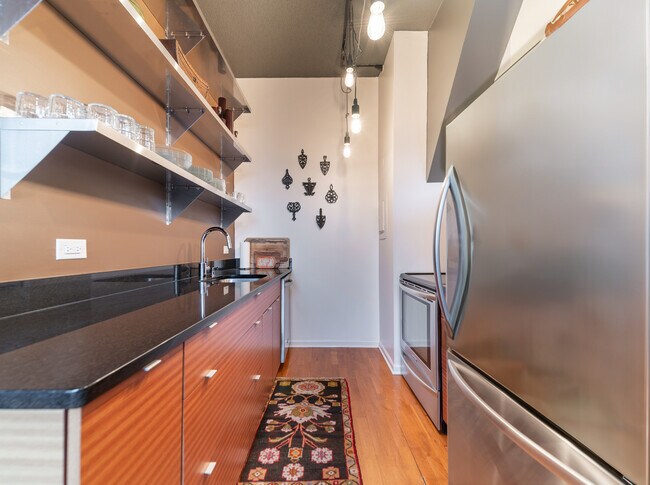 Building Photo - 600 S Dearborn St