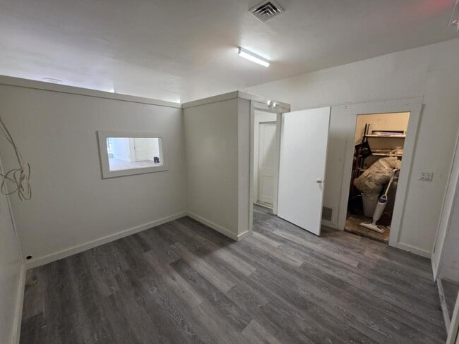 Building Photo - 122 S Water St