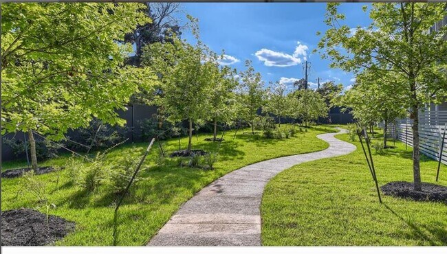 Building Photo - 4004 Banister Ln