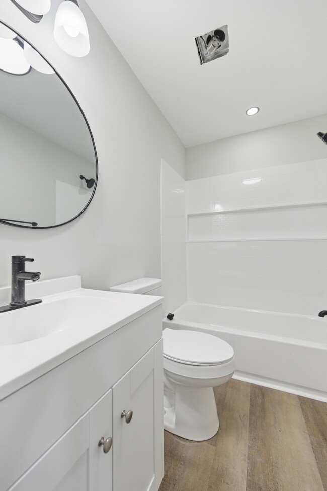 Building Photo - 4308 Roanoke Ave