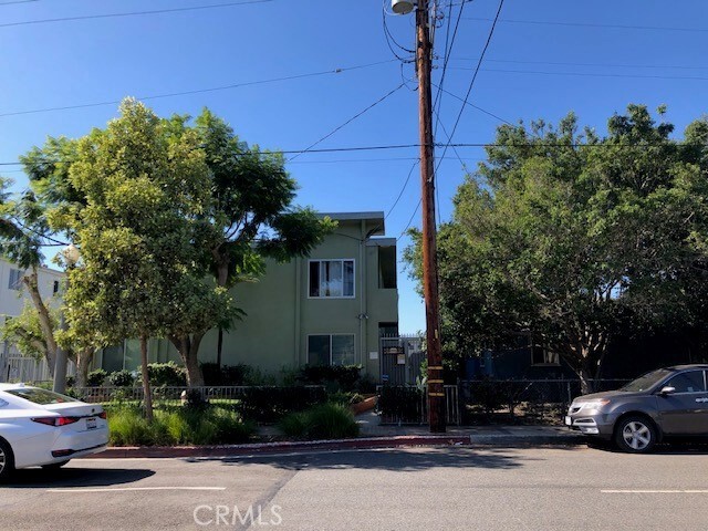 Building Photo - 1950 Cloverfield Blvd