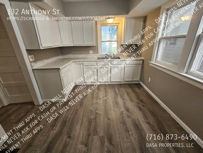 Building Photo - 132 Anthony St