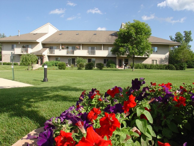 Fairway Meadows Apartments in Franklin - Fairway Meadows Associates LLP