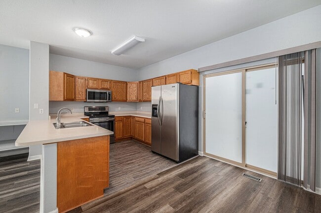 Building Photo - Spacious 2 bedroom home in the heart of Pa...