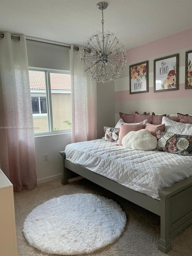 Building Photo - 2423 SE 11th St