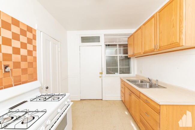 Primary Photo - 1 bedroom in Chicago IL 60640