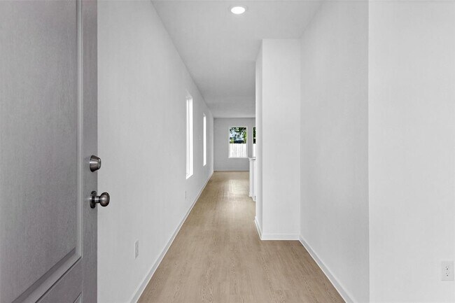 Building Photo - 3022 Mallorca Dr