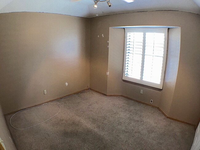 Building Photo - East El Paso Refrig A/C 3bed/2bath with Pool!