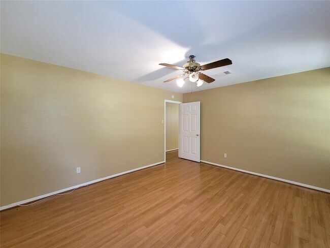 Building Photo - 111 Azalea St