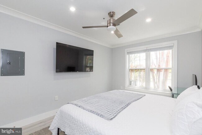 Building Photo - 255 S Pickett St