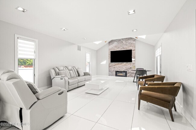 Building Photo - 24 Valley Forge Rd