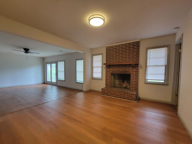 Building Photo - 5256 Eubanks Dr