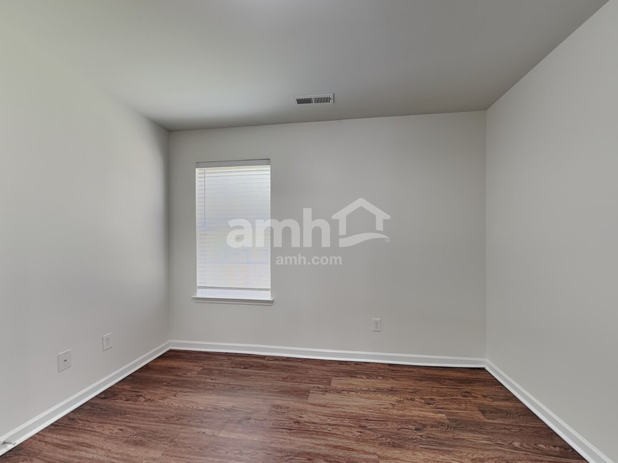 Building Photo - 5223 Sunriver Rd