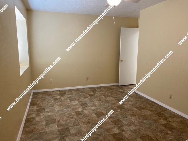 Building Photo - Taylor Ranch
