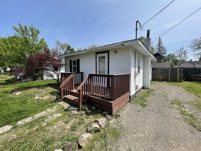 Building Photo - 603 E Golf Ave