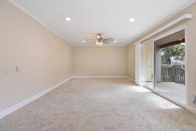 Building Photo - 8515 Villa La Jolla Dr