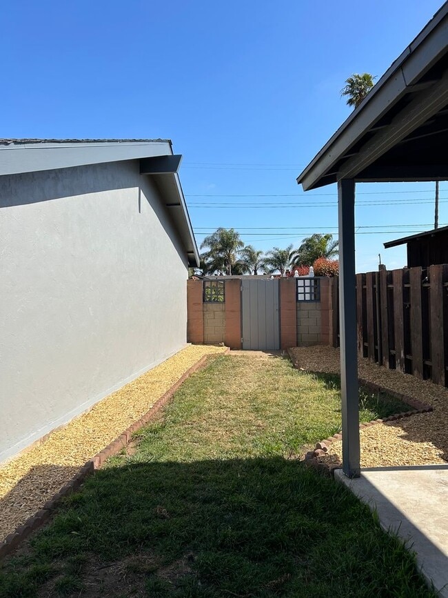 Building Photo - 4 BR/2 BA House