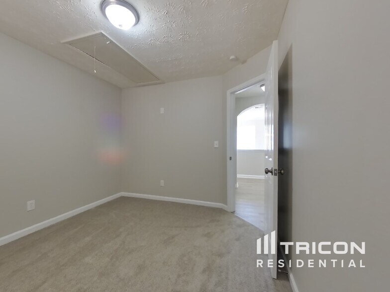 Building Photo - 6844 Bridgewood Dr