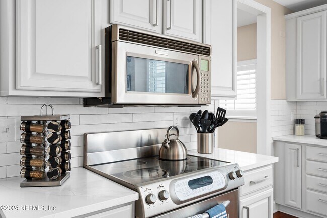 Building Photo - 400 E Bay St