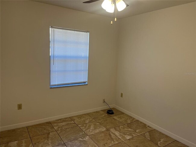 Building Photo - 2330 NE 41st St