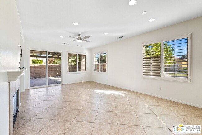 Building Photo - 82011 Deniro Ct