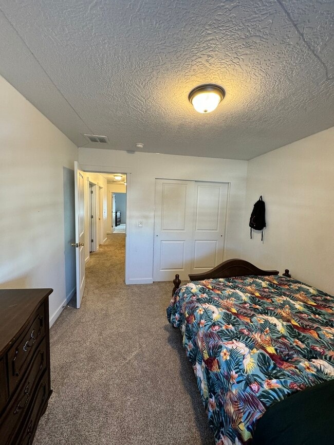 Building Photo - Your Next Home Awaits!