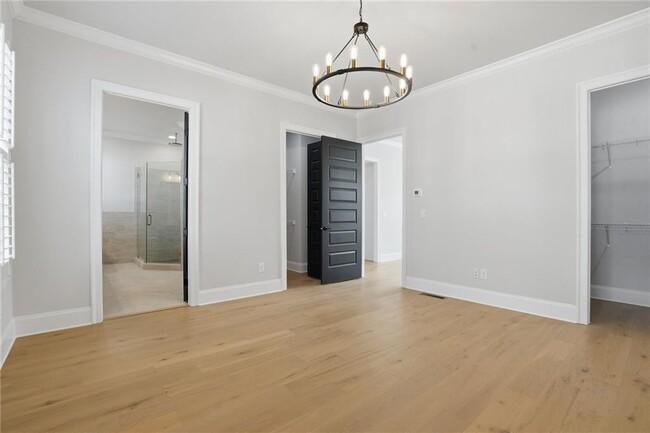 Building Photo - 1254 Six Sisters St