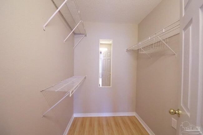 Building Photo - 8033 Stonebrook Dr
