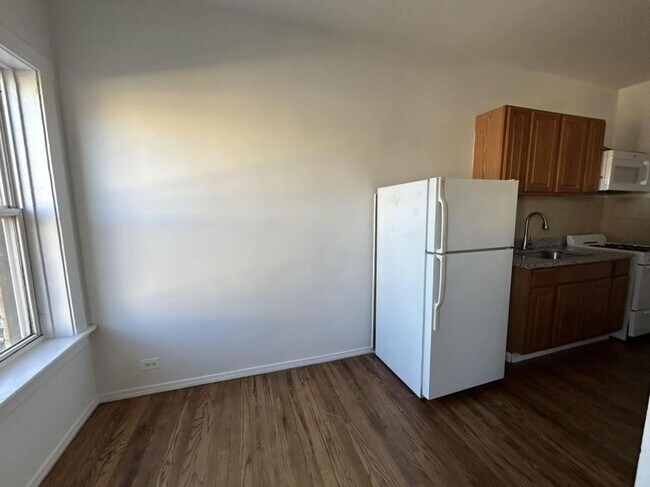 Building Photo - 0 bedroom in Chicago IL 60646