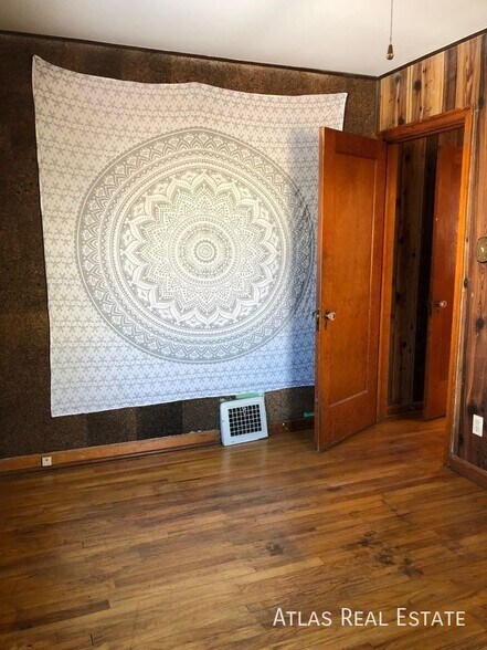 Building Photo - 1990 S Huron St