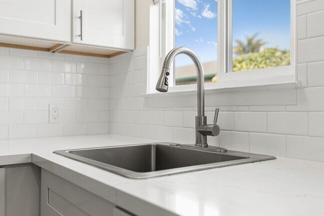 Building Photo - Coastal Comfort in Pleasure Point – Modern 2 Bedroom, 1 Bath