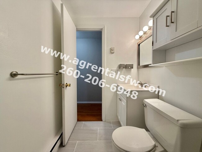 Building Photo - 3 Bedroom House
