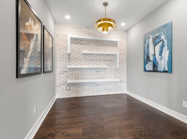 Building Photo - "Estancia 3-Bed Sanctuary with Granite Finishes and Scenic Views in Wesley Chapel"