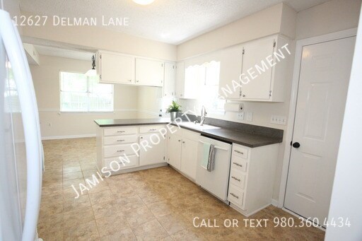 Building Photo - 12627 Delman Ln