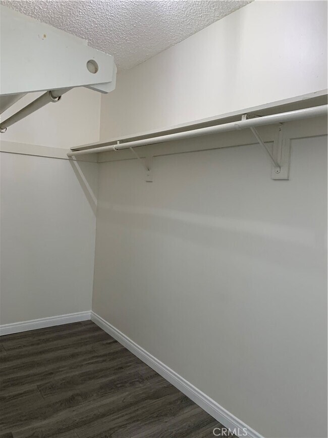 Building Photo - 656 Lemar Park Dr