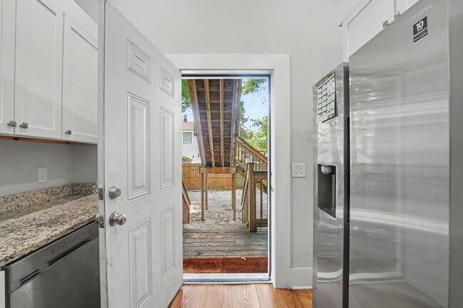 Building Photo - 311 W 39th St