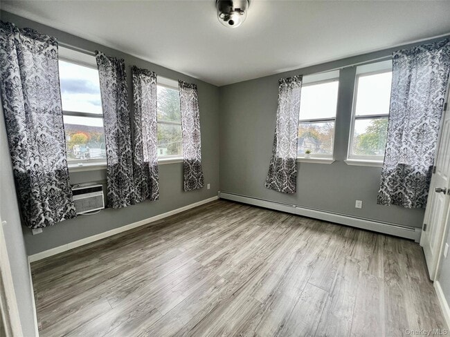 Building Photo - 39 Church St