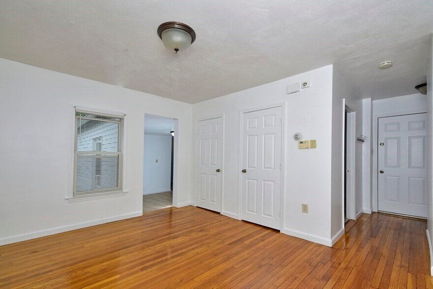 Building Photo - 43 Rosseter St