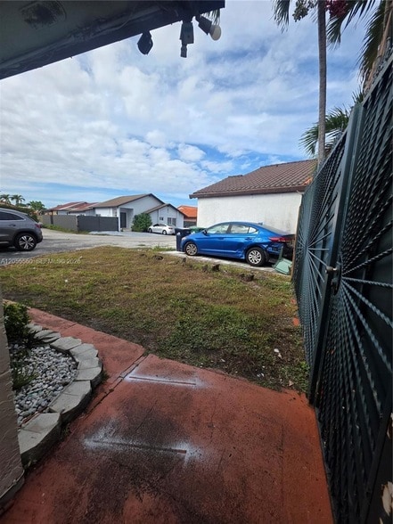 Building Photo - 714 SW 99th Ct